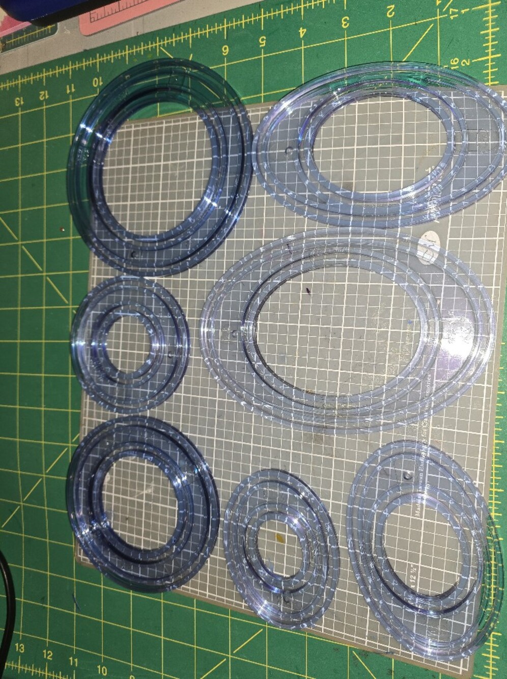 Creative Memories Cutting system 3 circle templates and 4 oval templates.